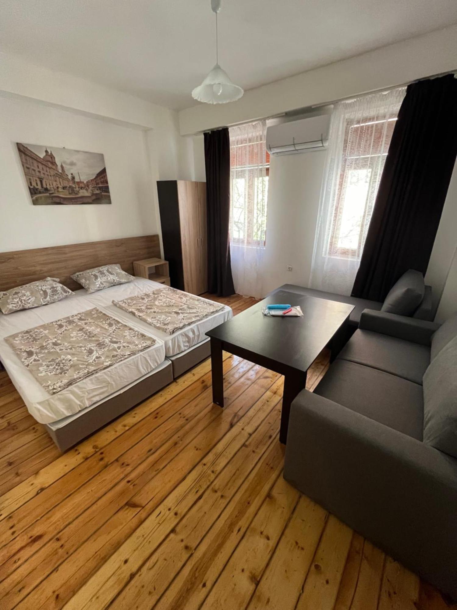 En-Suite Rooms: Novа Guesthouse In Sofia Center Экстерьер фото