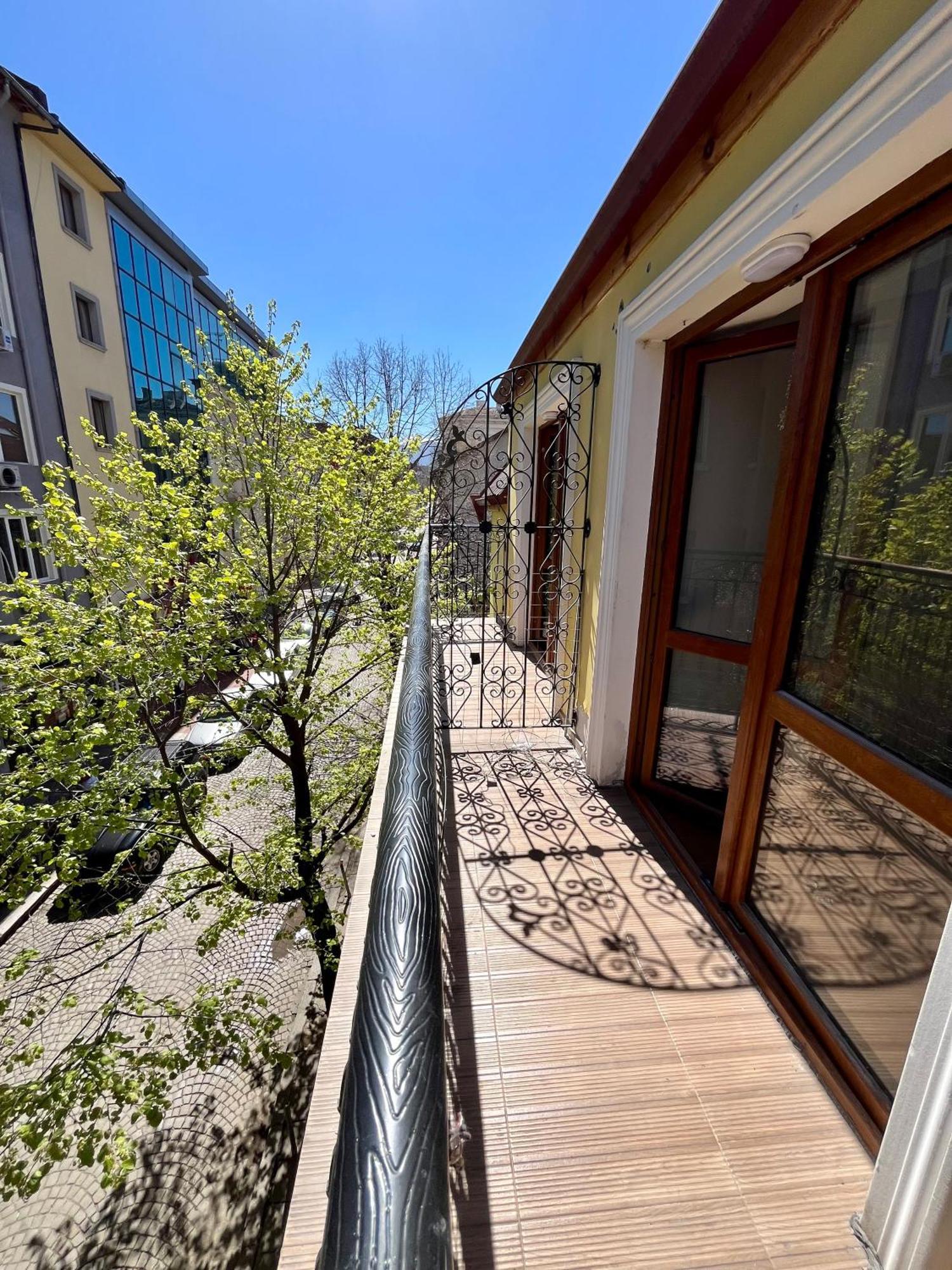 En-Suite Rooms: Novа Guesthouse In Sofia Center Экстерьер фото