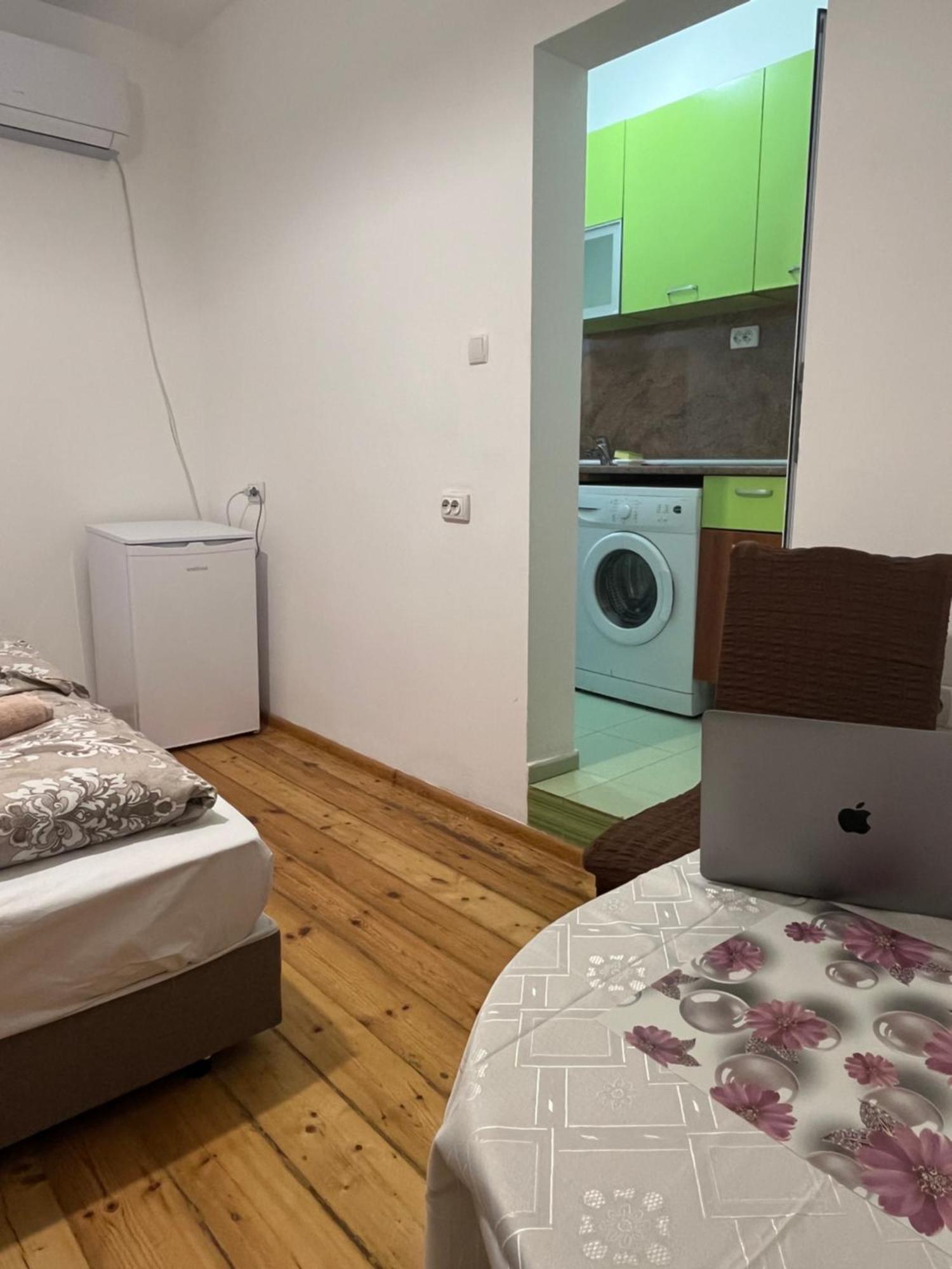 En-Suite Rooms: Novа Guesthouse In Sofia Center Экстерьер фото