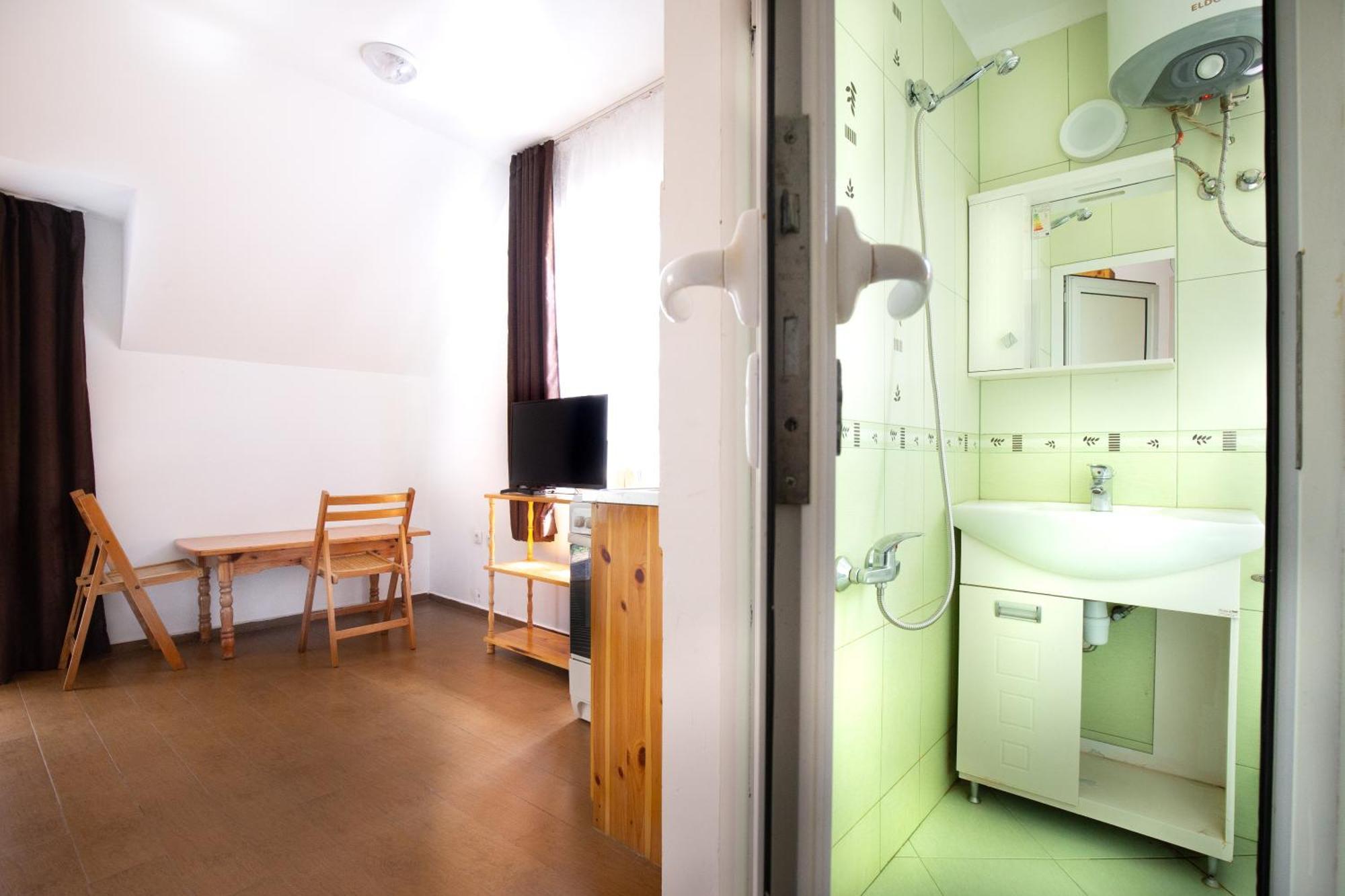 En-Suite Rooms: Novа Guesthouse In Sofia Center Экстерьер фото