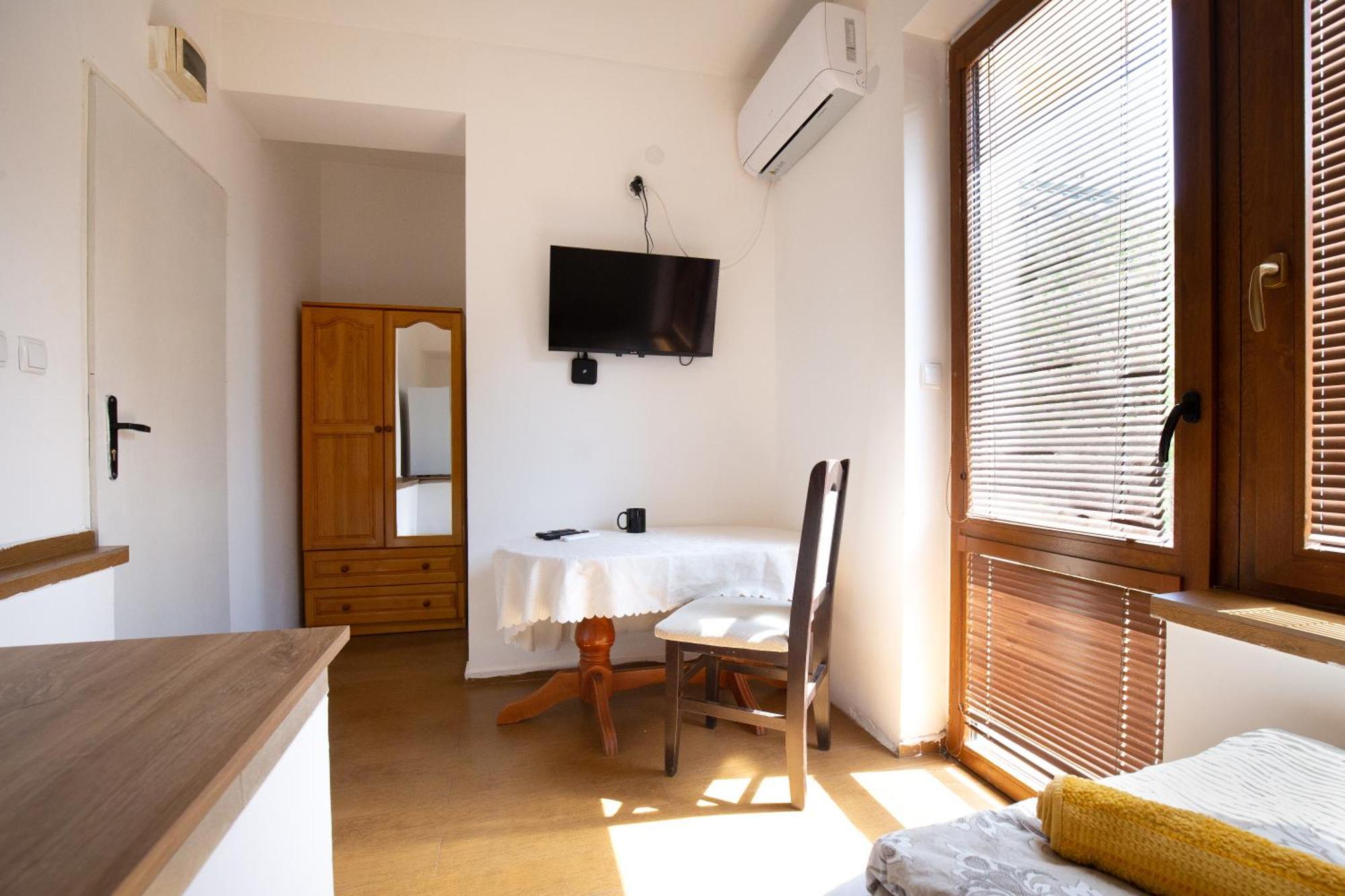En-Suite Rooms: Novа Guesthouse In Sofia Center Экстерьер фото